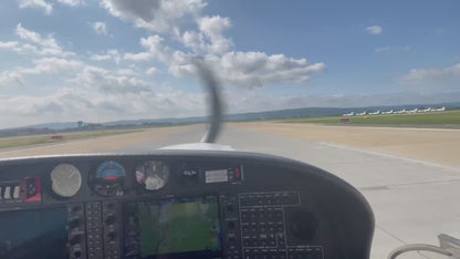 Fliege den Skyleader JA-400